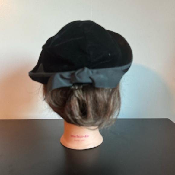 Vintage Mr John Deb-Teen 1950’s Black Velvet Hat Ribbon Detail and Wire Brim - Picture 2 of 5